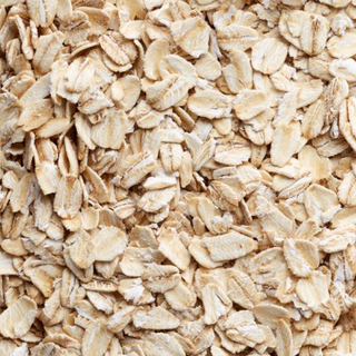 feeding-oats-to-horses